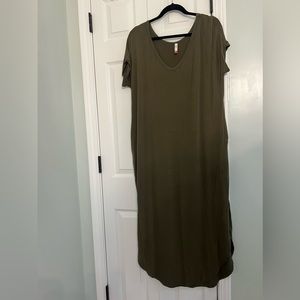 Olive maxi t-shirt dress with pockets